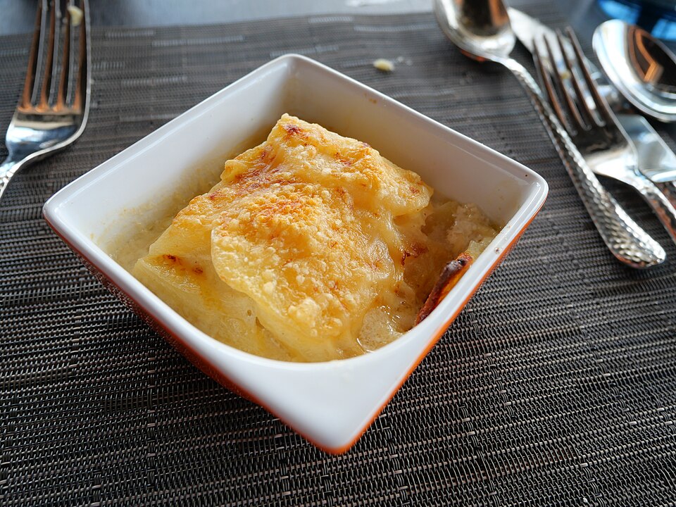 [BAR-APP-BAKED-POTATO-MOZZARELLA] بيكد بوتيتو موتزاريلا